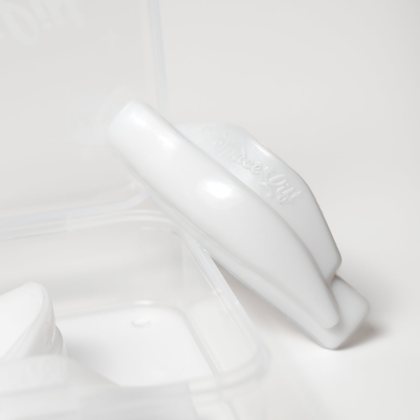 Glueless ‘Sharp L Curl’ Shields